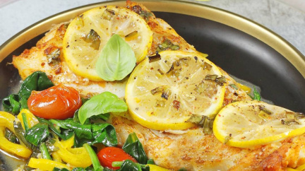 Pečená treska se zeleninou a citrónem je SUPER a JEDNODUCHÝ nápad na SKVĚLOU a CHUTNOU večeři!