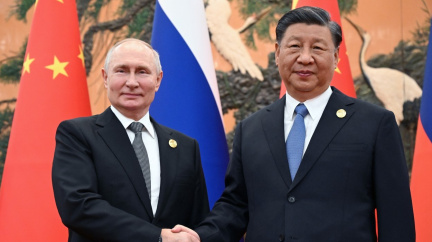 Aktualizováno: Putin se sešel s „drahým přítelem“ Si Ťin-pchingem; v Číně byl s jaderným kufříkem