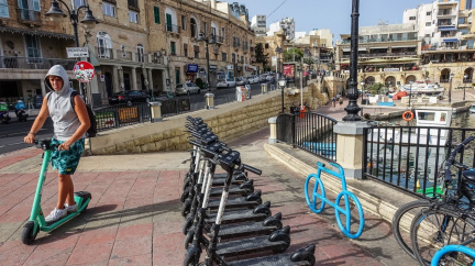 Malta zakáže pronájem otravných elektrokoloběžek - jako první evropská země