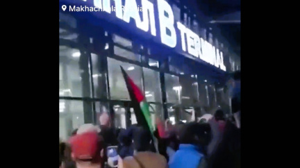 Pogrom v Dagestánu. Běsnící dav se na letišti snažil dopadnout Židy