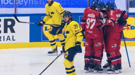 Hokejisté při Rulíkově premiéře vstoupili do Karjaly výhrou ve Švédsku 5:2