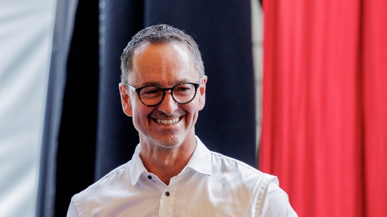 Obviněný bývalý primátor Pardubic Martin Charvát se vzdal všech funkcí