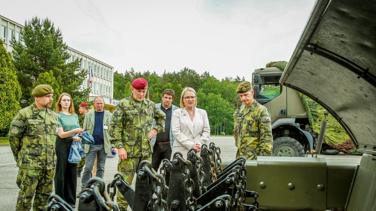 Černochová: V armádních zásobách už není mnoho materiálu k poslání Ukrajině