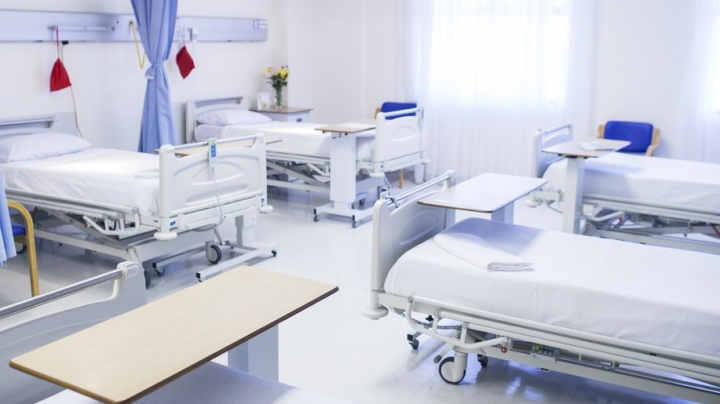 Spíš diskomfort než riziko: Nemocnice kvůli přesčasům omezí počet lůžek, někde zavřou oddělení