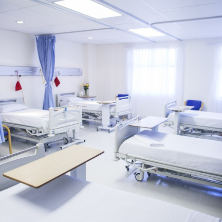 Spíš diskomfort než riziko: Nemocnice kvůli přesčasům omezí počet lůžek, někde zavřou oddělení