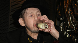 Zemřel Shane MacGowan, zpěvák a zakladatel The Pogues