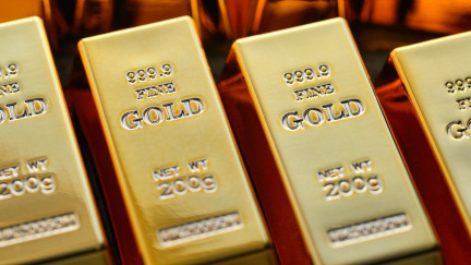 Aktualizováno: Cena zlata přechodně vystoupila na rekord, přesáhla 2100 dolarů za troyskou unci