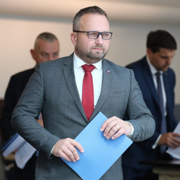 Minimální mzda by měla podle Jurečky růst o 1600 korun, zaručená mzda ve čtyřech stupních