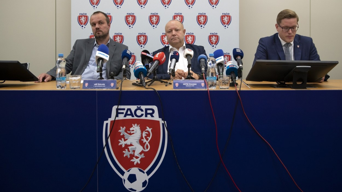 Zasedání výkonného výboru FAČR se odkládá na leden