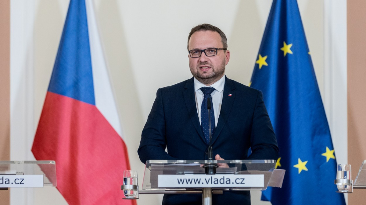 Disidenti mají začít dostávat průměrný důchod, schválila vláda