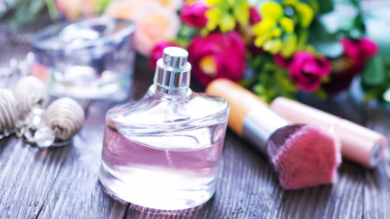Datum spotřeby u parfémů: Jak dlouho vydrží a jak je správně skladovat