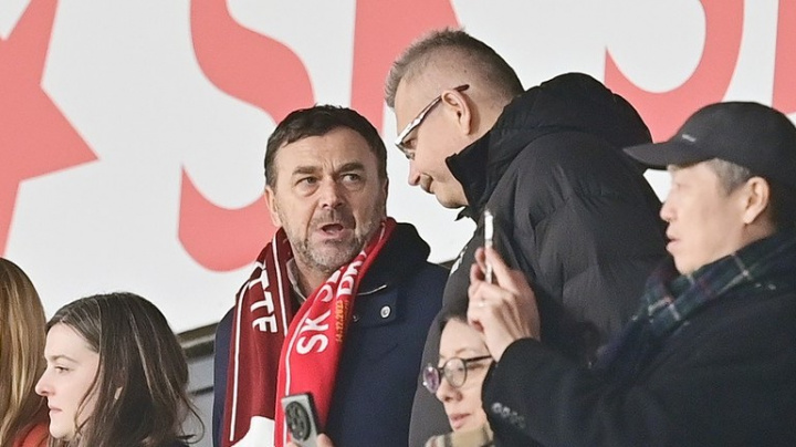 Fotbalová Slavia už patří miliardáři Pavlu Tykačovi