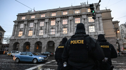 Aktualizováno: Policie zná totožnost všech čtrnácti obětí střelby na filozofické fakultě