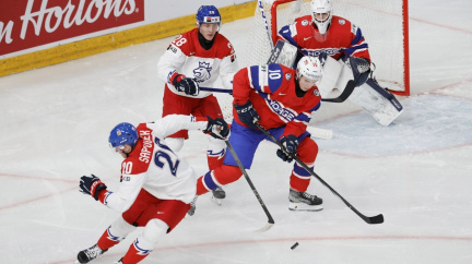Čeští hokejoví junioři podlehli na MS v nájezdech Američanům, ale mají jistotu postupu