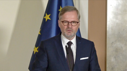 Aktualizováno: Vláda podpořila korespondenční volbu, prodloužila kontroly na hranicích se Slovenskem