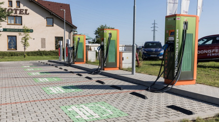Přechod k elektromobilům ohrožuje dodavatele v Česku a na Slovensku