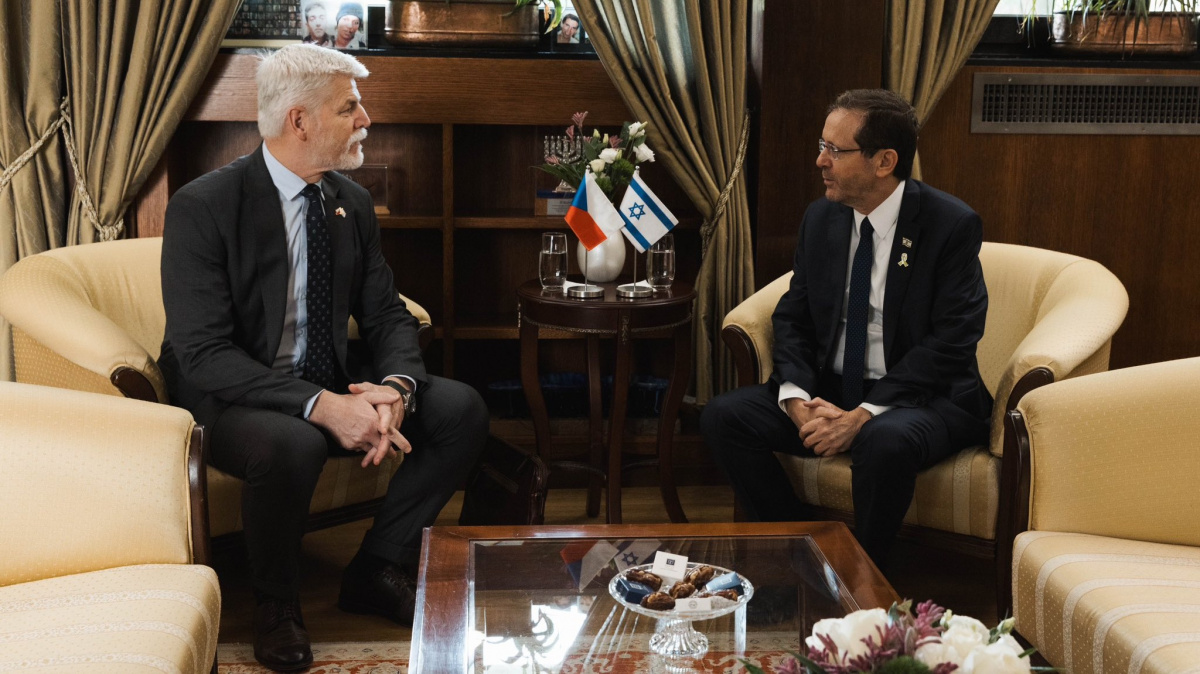 Pavel podpořil izraelský boj s terorismem, vyjádřil ale obavy ohledně civilních obětí