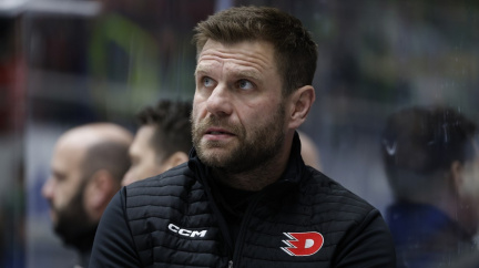 Trenér Varaďa překvapivě skončil u hokejistů Pardubic, tým povede Zadina
