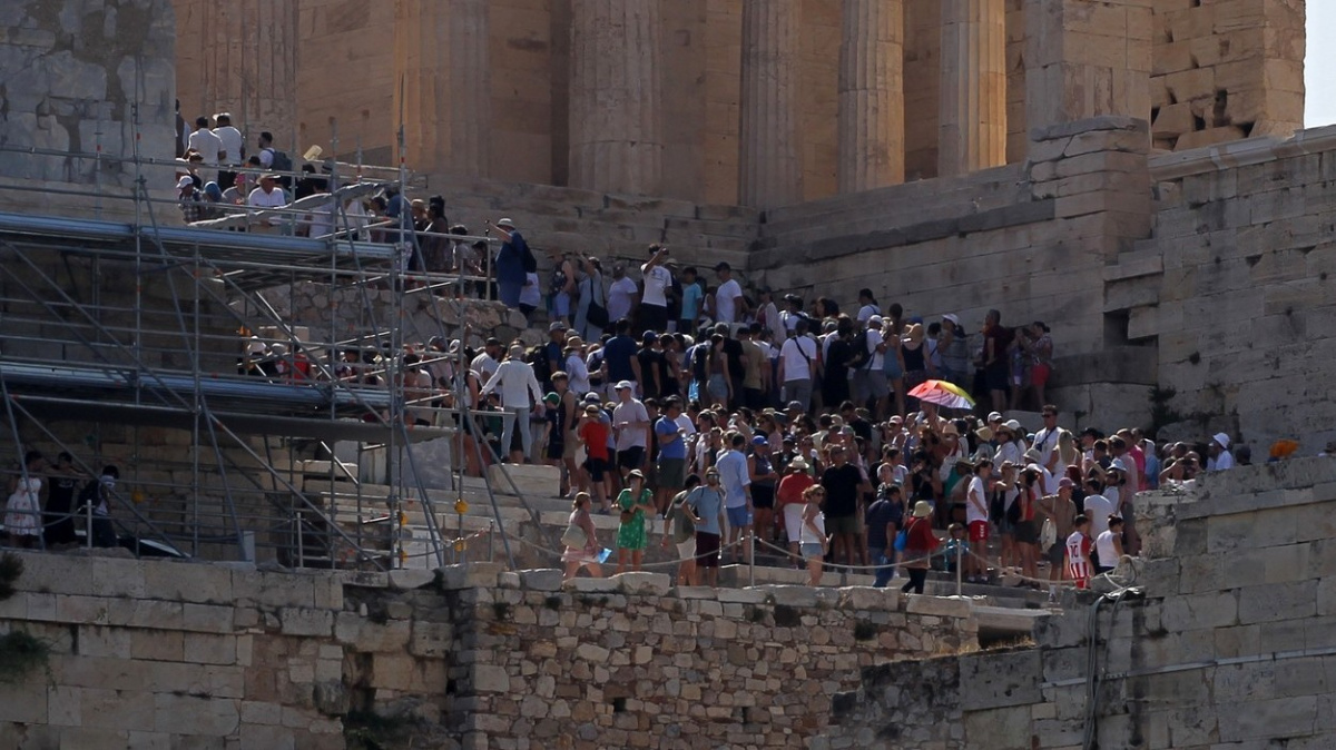 Turisté vyhladovělí pandemií vzali oblíbené destinace útokem. Kde hrozí tzv. overturismus?