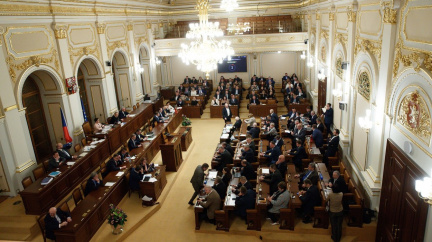 Aktualizováno: Vládní koalice omezila řečnickou dobu ve sněmovně na nejvýše dvakrát deset minut