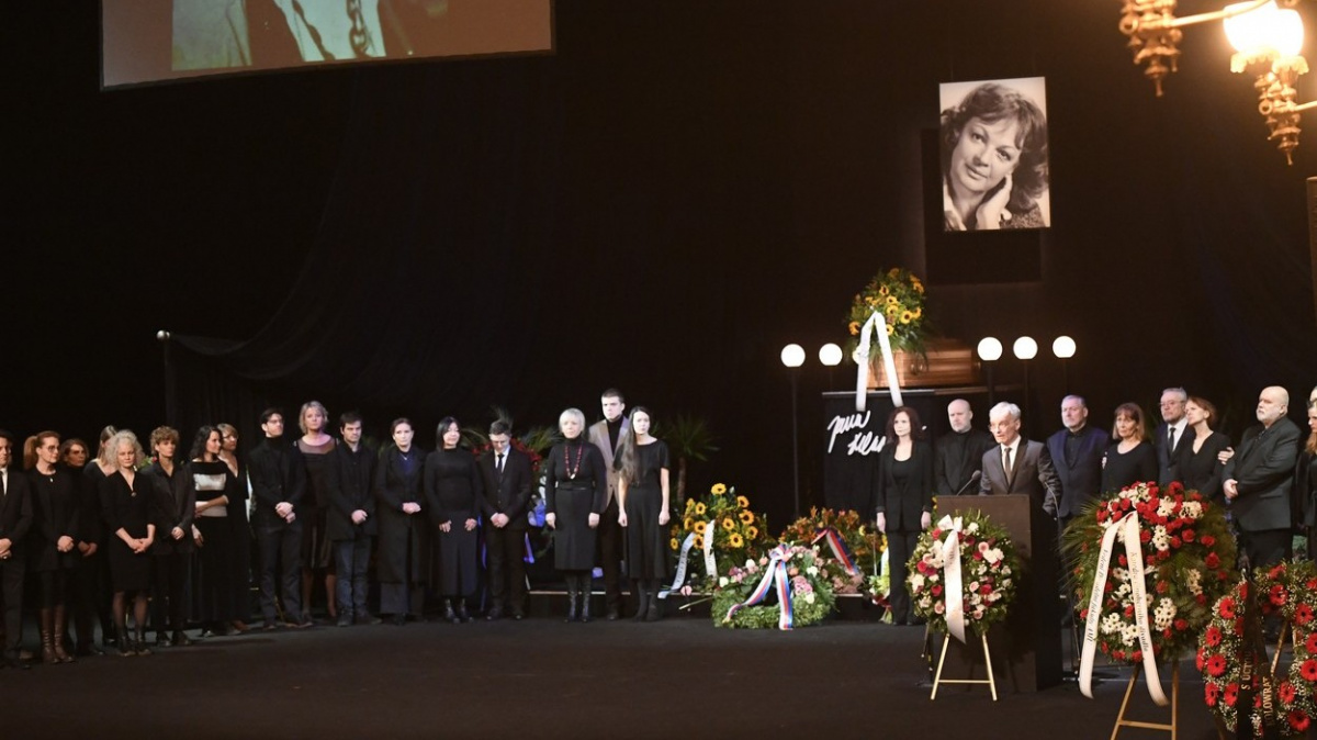 Janu Hlaváčovou na poslední cestu z jeviště doprovodil potlesk Národního divadla