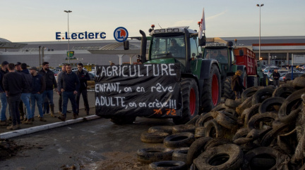 Francie ustoupila protestujícím zemědělcům, ti čeští s protesty vyčkávají