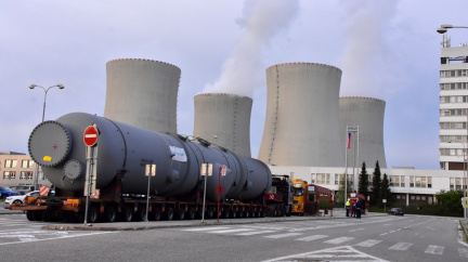 Vláda chce až čtyři nové jaderné bloky, v tendru zůstávají EDF a KHNP