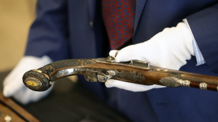 Ve Francii se za 42 milionů prodaly pistole, kterými se chtěl zabít Napoleon