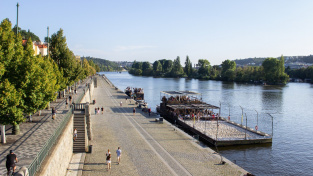 Praha zavře kvůli velké vodě náplavky a postaví část protipovodňových zábran