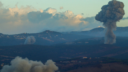 Izrael pokračuje v eskalaci konfliktu, v pondělní ráno bombardoval Libanon