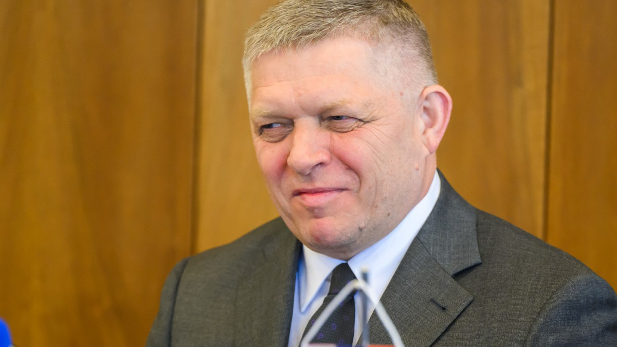 Fico ke studentovi, co nepodal ruku: "Potřebuje pár facek, medaili bych mu sebral!"