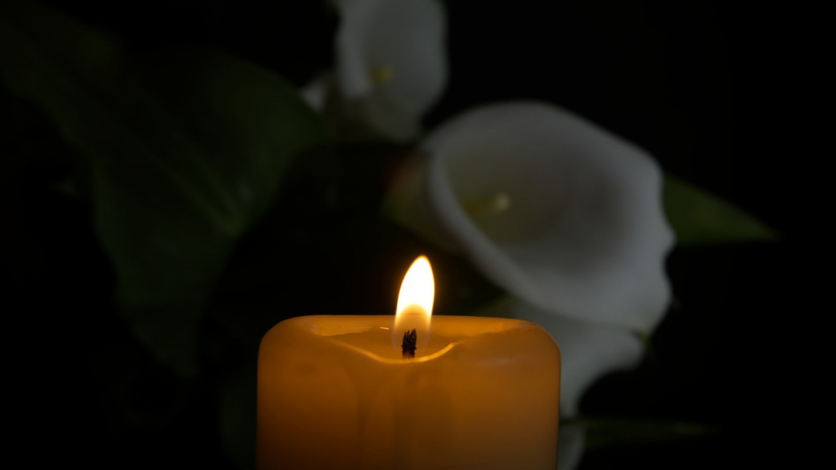 Nešlo ho ještě zachránit? „Vždyť ho od doktora poslali domů," říká kamarád zesnulého moderátora