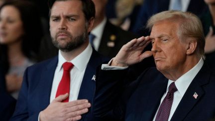 Trump během prvních hodin v úřadu neukončil válku na Ukrajině, ani neuvalil cla na Mexiko a Kanadu, jak před návratem do Bílého domu sliboval