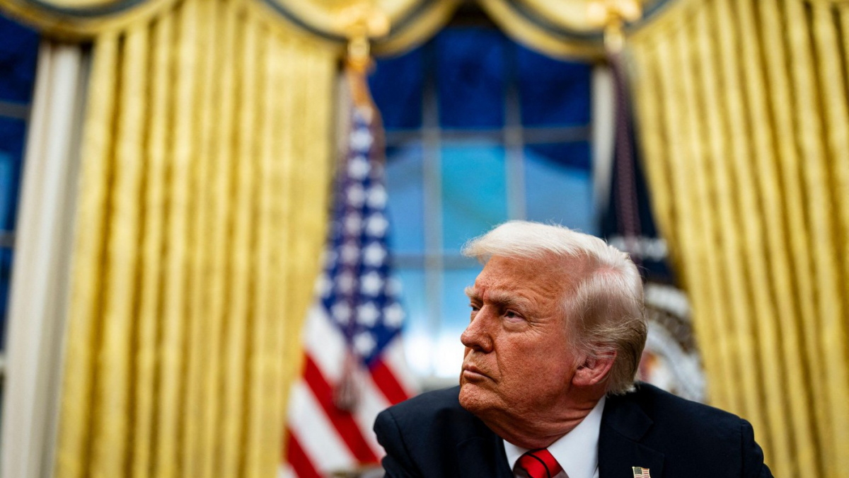 Problémy USA. Soudy ruší Trumpovy příkazy, nyní zmrazení federálních dávek