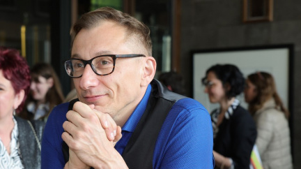 Nečekaná posila v Ulici! Sympaťák se původně vyučil číšníkem, teď září v seriálu