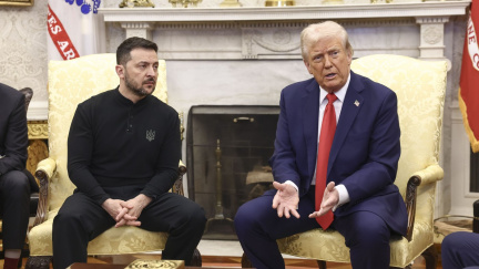Trump podle médií nařídil přerušit americkou vojenskou pomoc Ukrajině