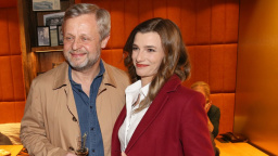 Sympatický herec z Ulice: Rozešel se a září štěstím s o třináct let mladší herečkou