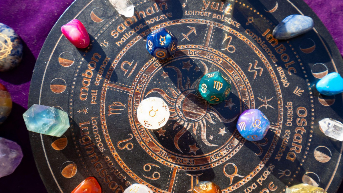 Velký horoskop: Kdo si v dubnu polepší a kdo by si měl dát pozor na práci i vztahy?