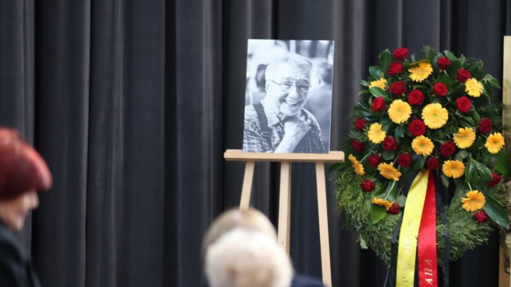 Buď sbohem! Legendární Josef Zíma měl pohřeb, rozloučit se přišel hotový zástup