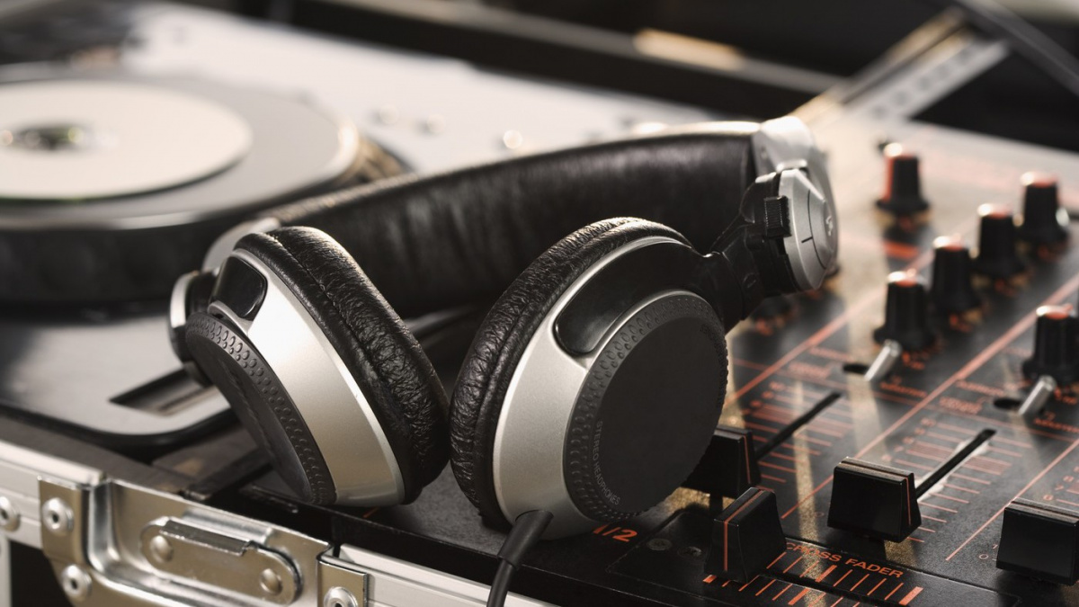 Hudební průmysl v Česku překvapivě kvete. Lidé nakupují víc i pevné nosiče