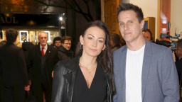 Rodina na nože: Manžel Agáty Hanychové neodpustil vlastní matce, sestra mu musí dělat prostředníka