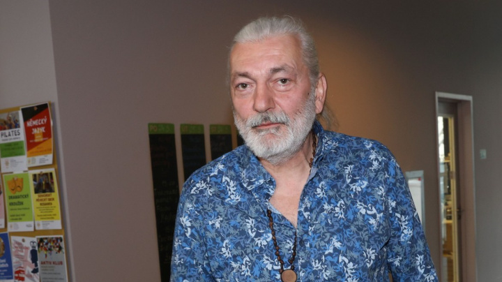 Divočina na silnici: Řidič naboural Daniela Hůlku a snažil se ujet, zpěvák to nenechal jen tak