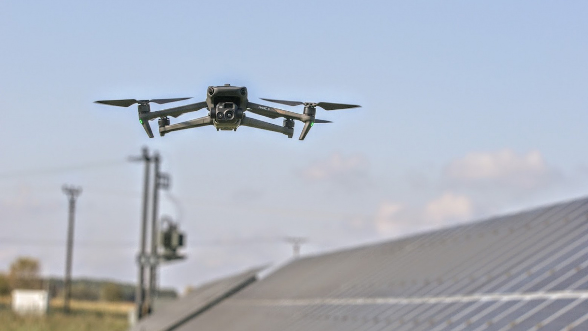 Už nejsme potřeba: Drony s umělou inteligencí odhalí závady, které by lidské oko přehlédlo