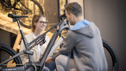 Pozor na staré baterie z elektrokol. Můžete se jich zbavit bezpečně?