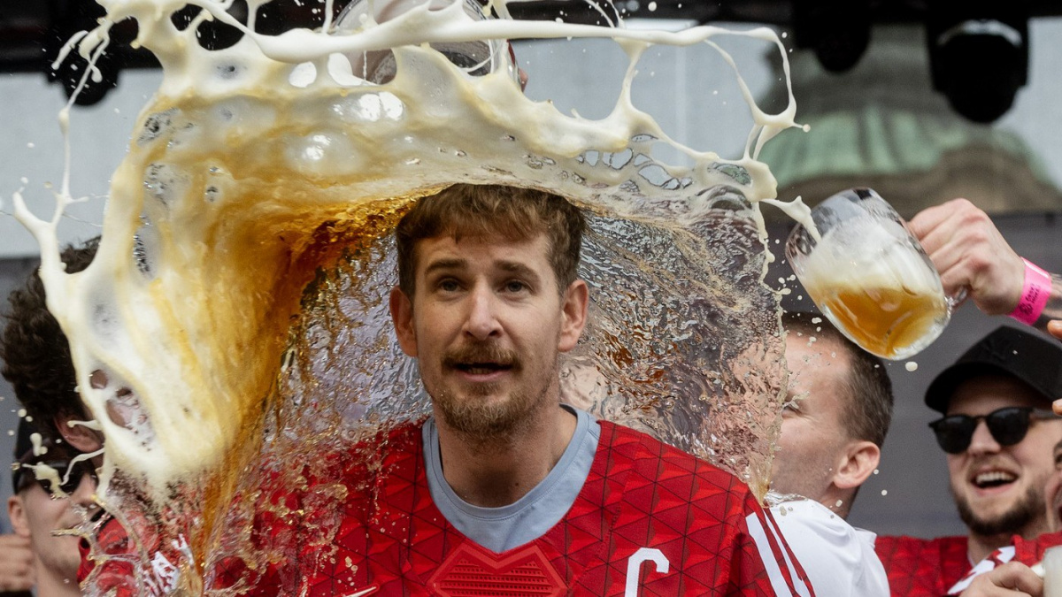 A je po lásce. Zlatý hokejový kapitán je bez manželky