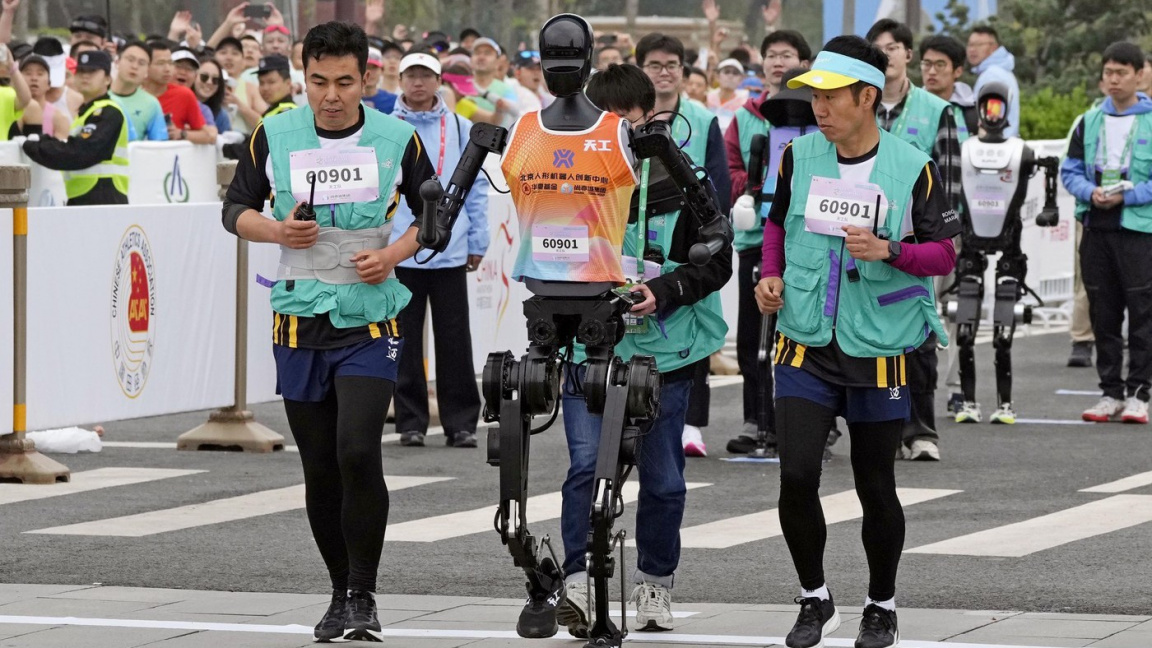 Sci-fi se stalo skutečností: Roboti se zúčastnili půlmaratonu