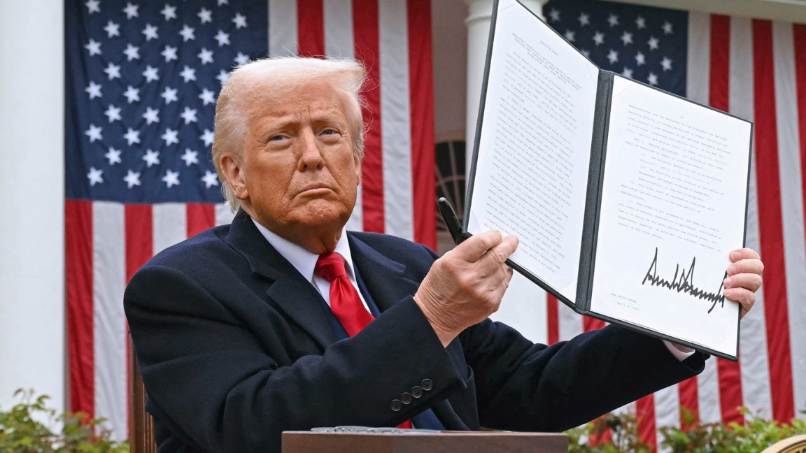 Trump utíká z dalšího boje, bude snižovat cla uvalená na Čínu