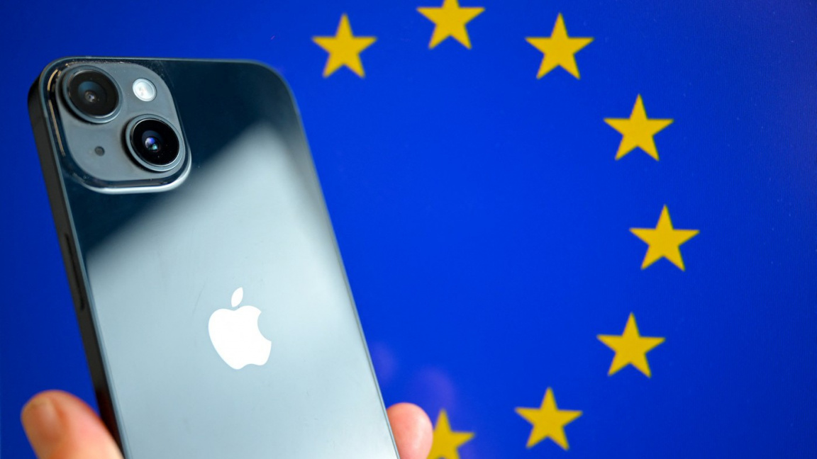 Apple dostal od Evropské komise pokutu 500 milionů eur, Meta 200 milionů eur