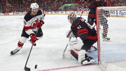 Carolina je ve druhém kole play off NHL, Vegas a Edmonton mají postupový mečbol