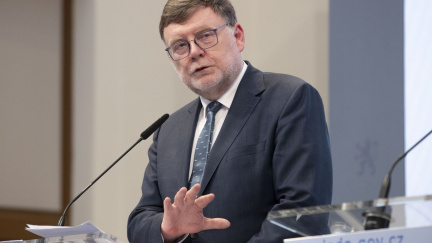 Stát utopil v dubnu dalších 126 miliard: Přesto si vláda pochvaluje "úspěch"